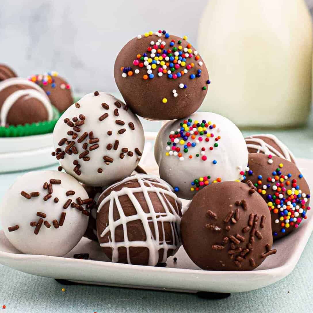 Chocolate Cake Pop Recipe: Poppable Chocolate Delights 2