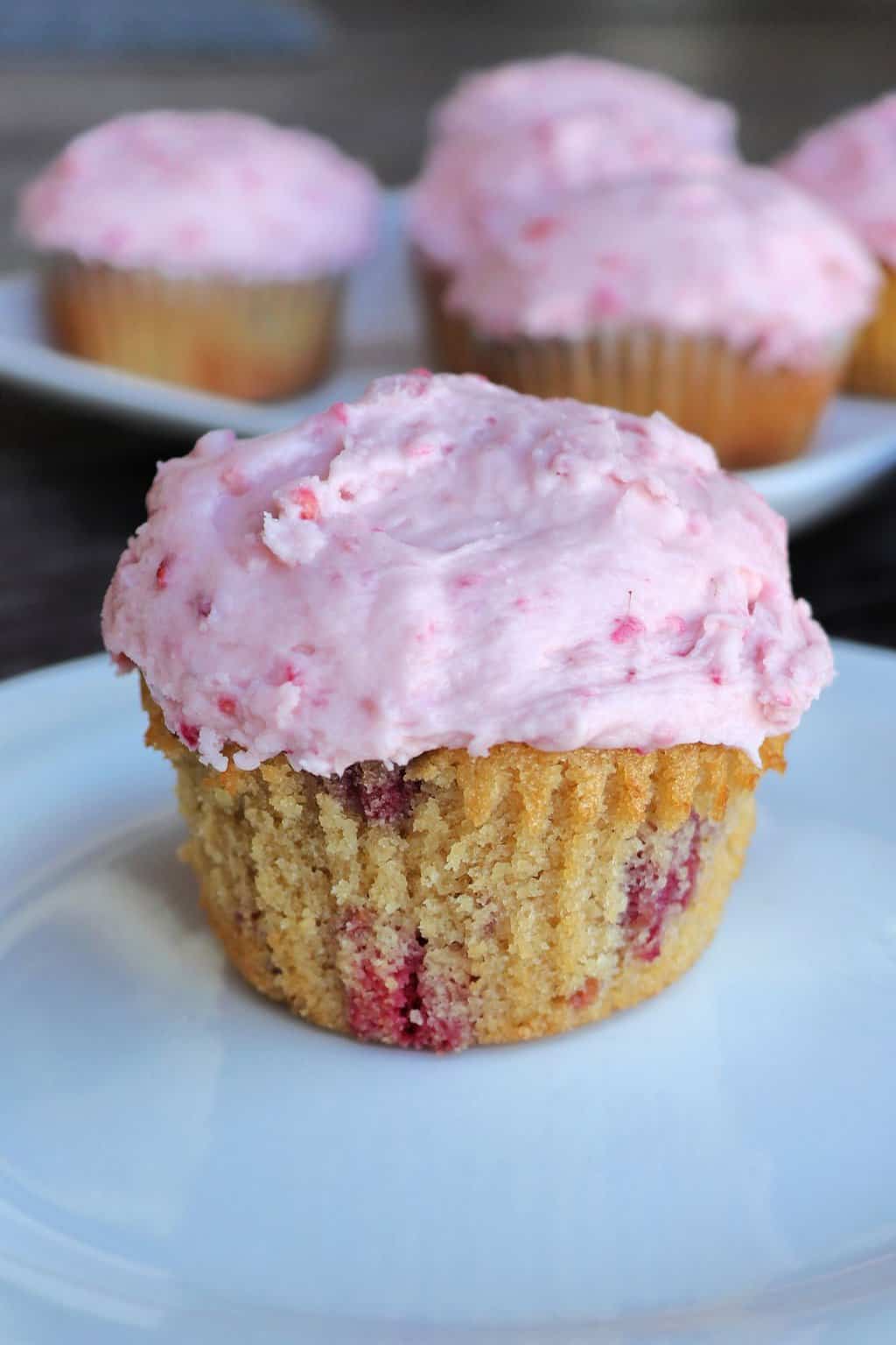 Raspberry Rhapsody: A Tempting Cupcake Recipe 2